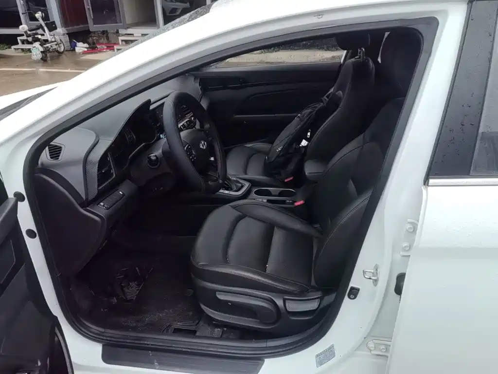 Hyundai Elantra — миниатюра 15