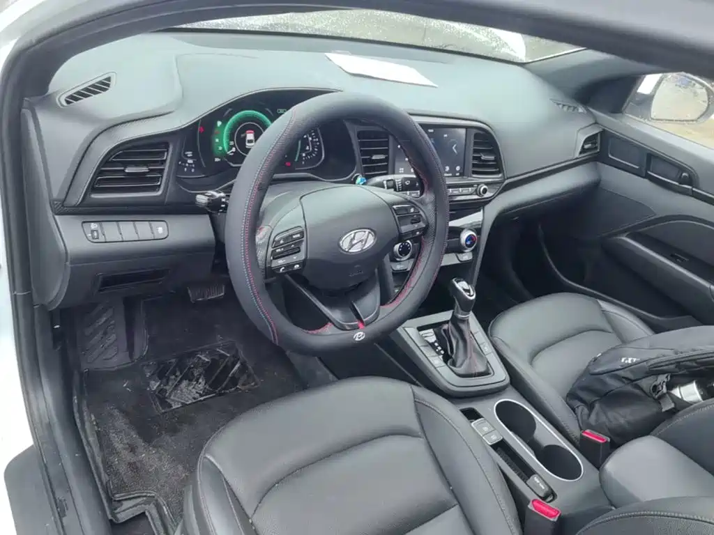 Hyundai Elantra — миниатюра 10