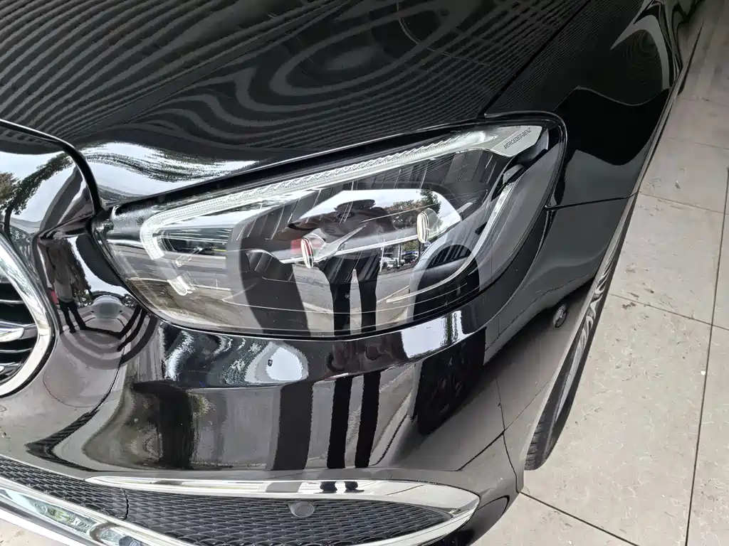 Mercedes-Benz E-Class — миниатюра 4
