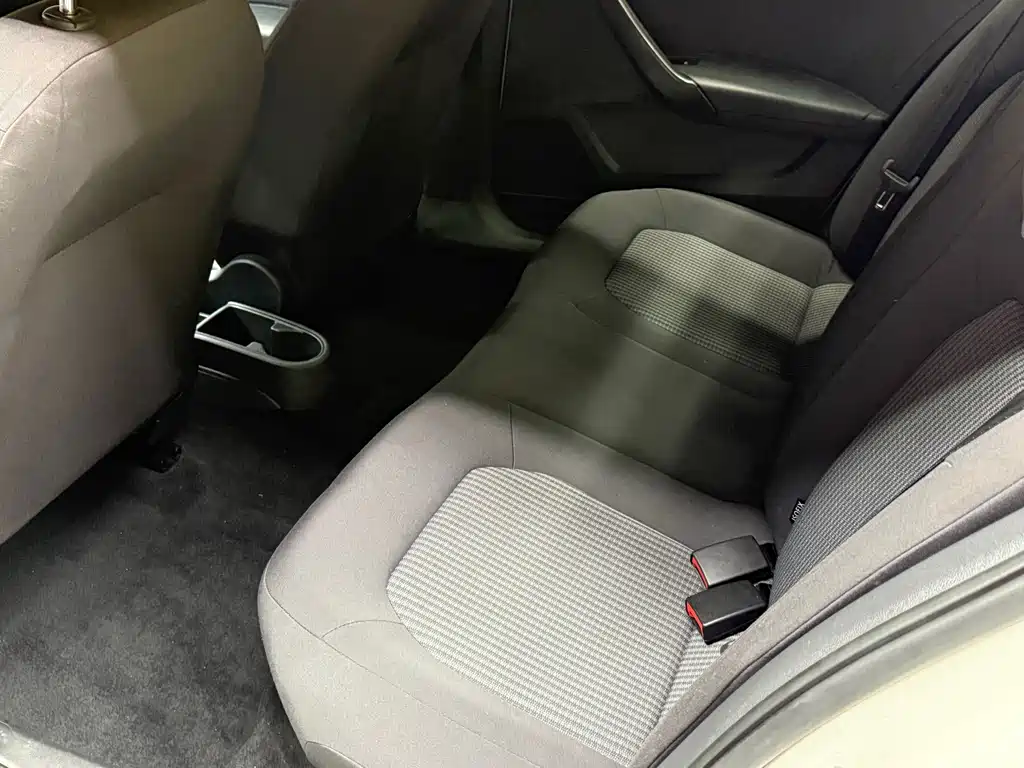 Volkswagen Santana — миниатюра 9