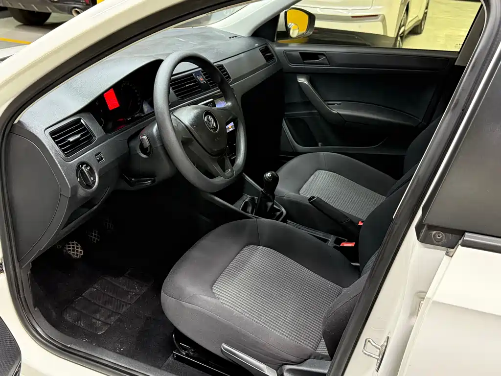 Volkswagen Santana — миниатюра 8