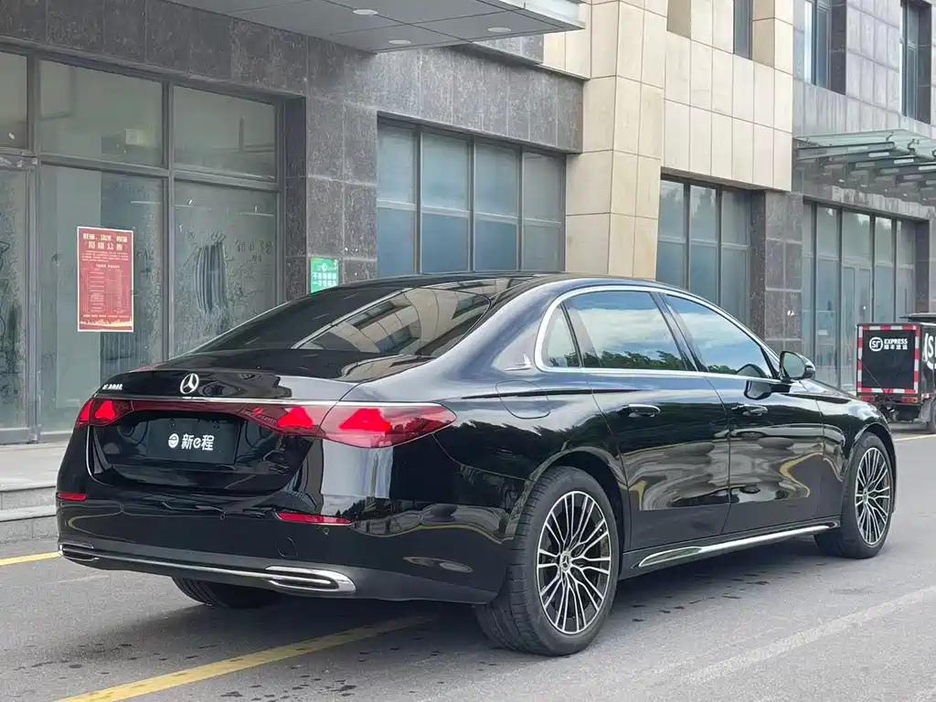Mercedes-Benz E-Class — миниатюра 6
