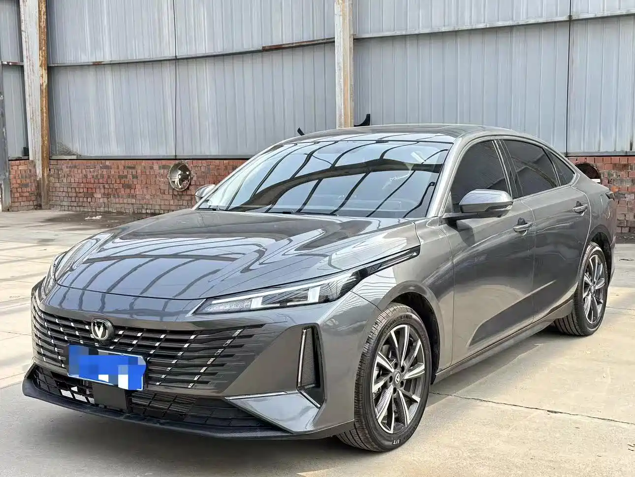 Chang'an Yidong 2025 Silver/gray из Китая