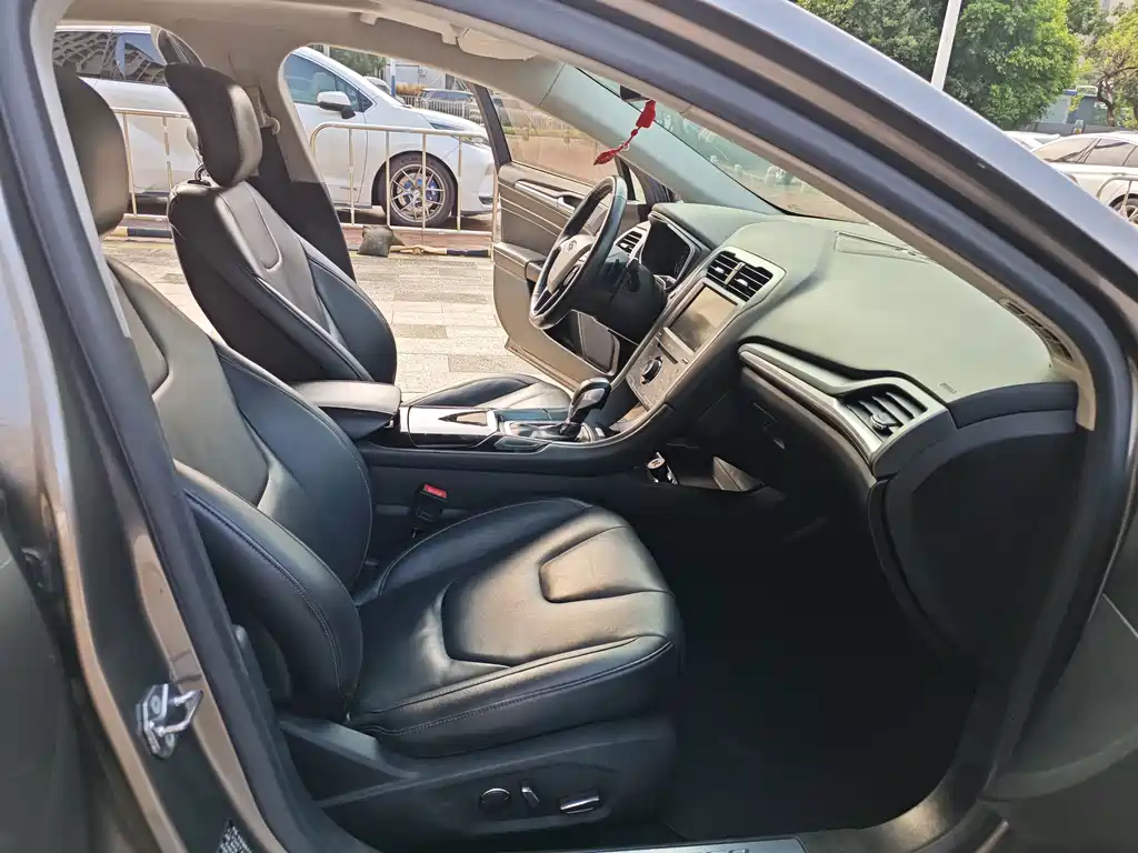 Ford Mondeo — миниатюра 11