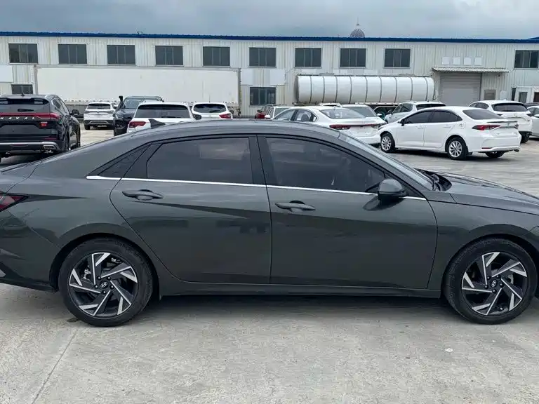 Hyundai Elantra — миниатюра 5