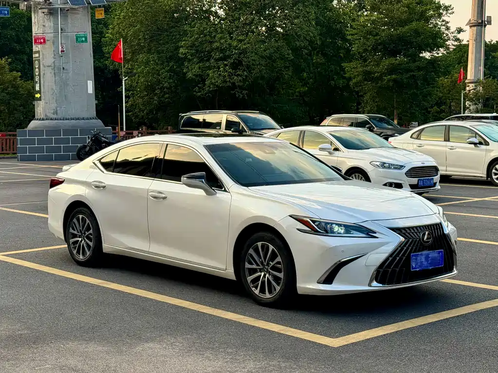 Lexus ES — миниатюра 4