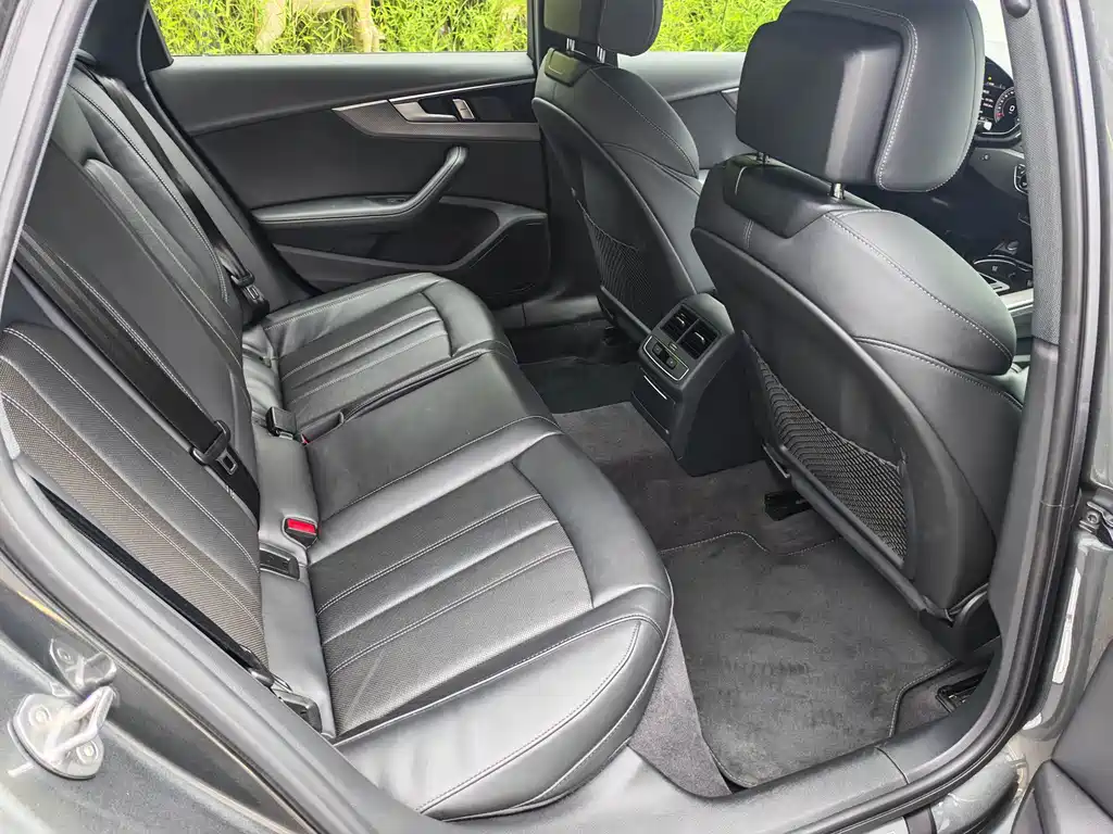 Audi A4L 2024 40 TFSI quattro RS