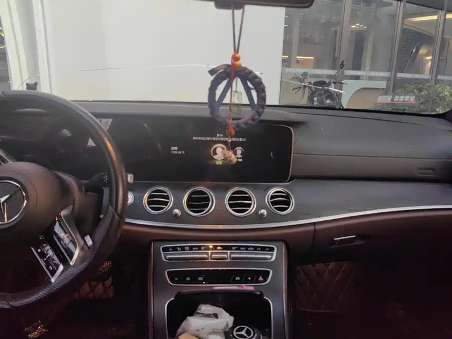 Mercedes-Benz E-Class — миниатюра 13