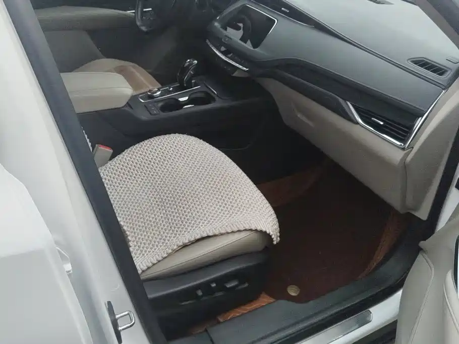 Cadillac XT4 — миниатюра 8