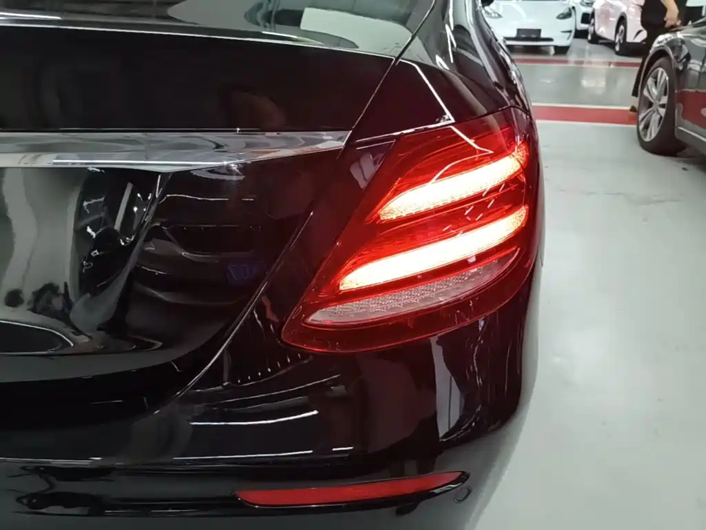 Mercedes-Benz E-Class — миниатюра 8
