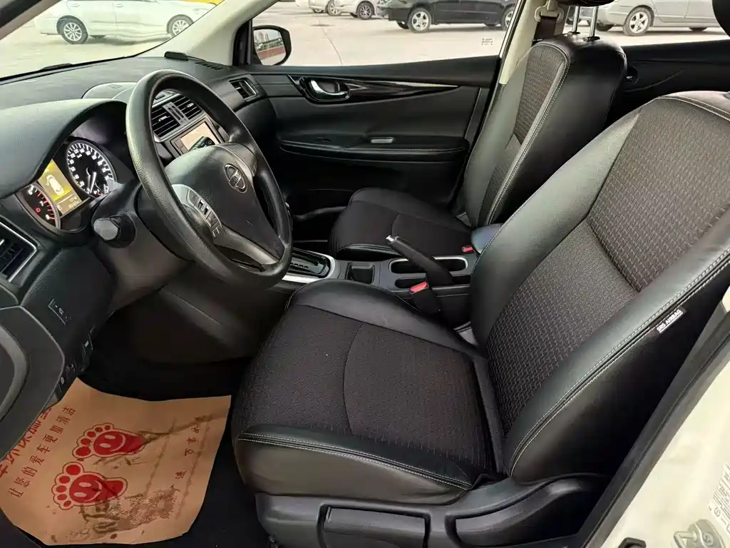 Nissan Tiida — миниатюра 8