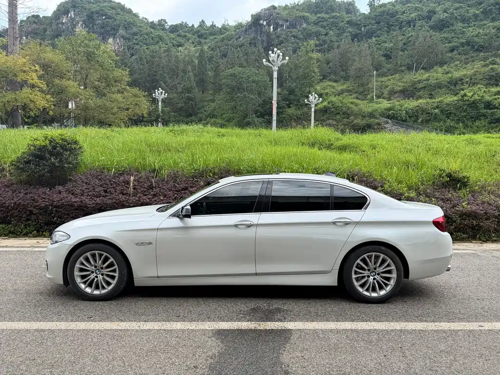 BMW 5 Series — миниатюра 7