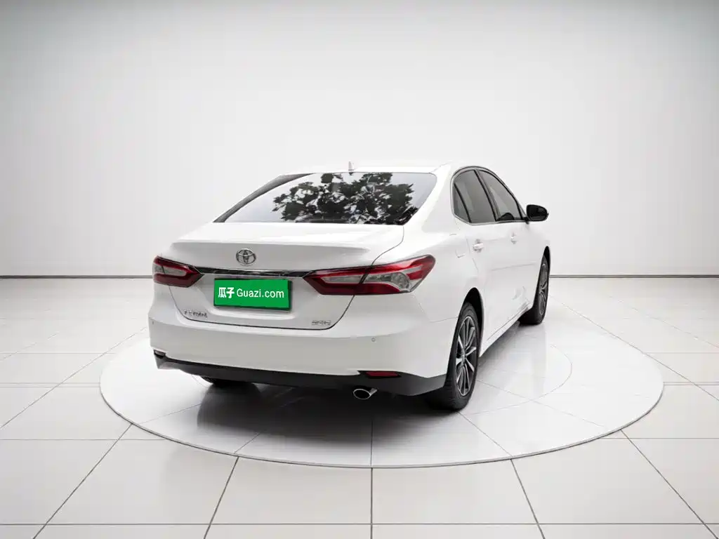Toyota Camry — миниатюра 3