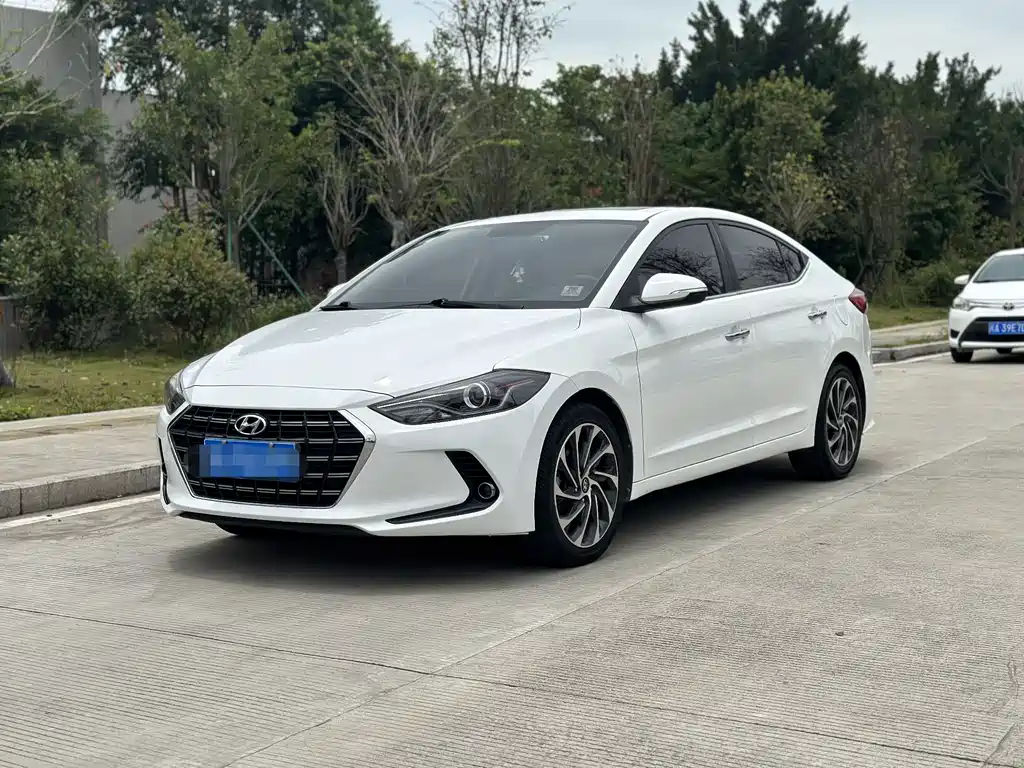 Купить Hyundai Elantra