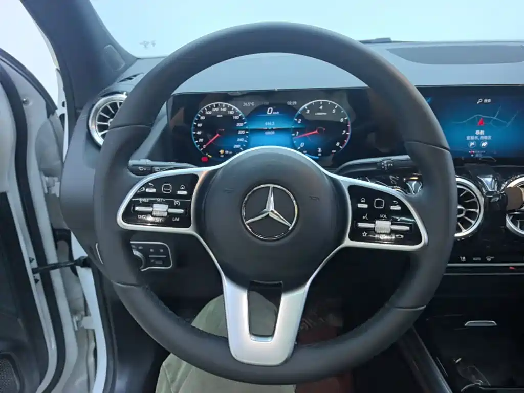 Mercedes-Benz GLA — миниатюра 11