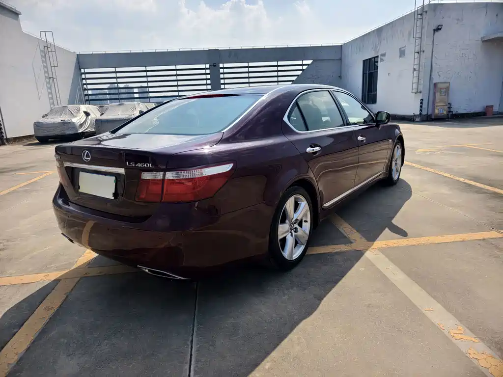 Lexus LS — миниатюра 6