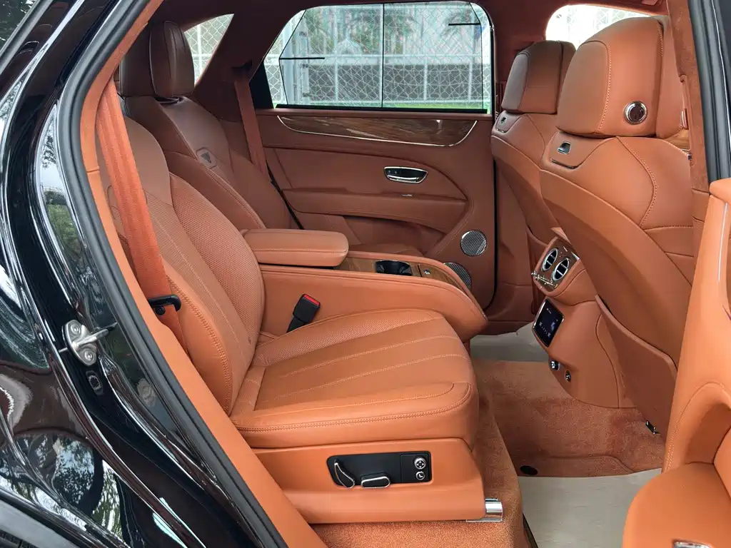 Bentley Bentayga — миниатюра 15