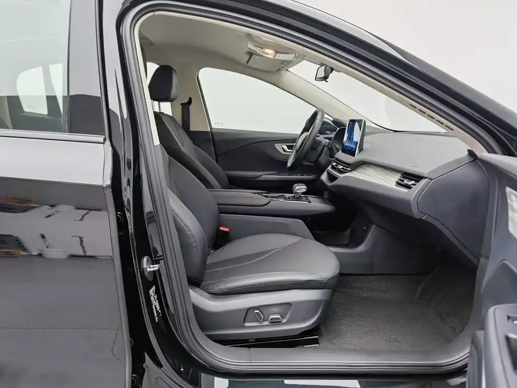 Hongqi Hongqi E-QM5 — миниатюра 23