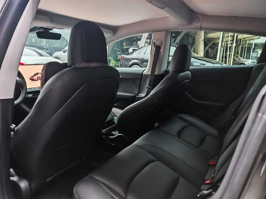 Tesla Model 3 — миниатюра 5