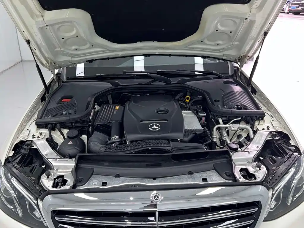 Mercedes-Benz E-Class — миниатюра 13
