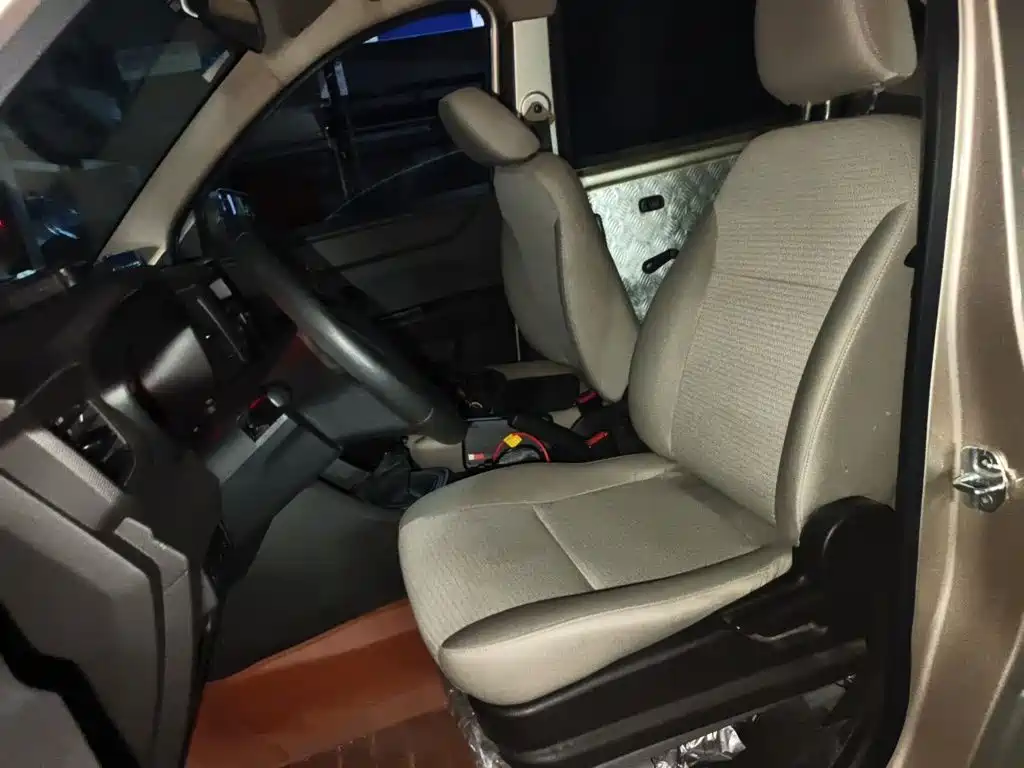 Wuling Hongguang V — миниатюра 12