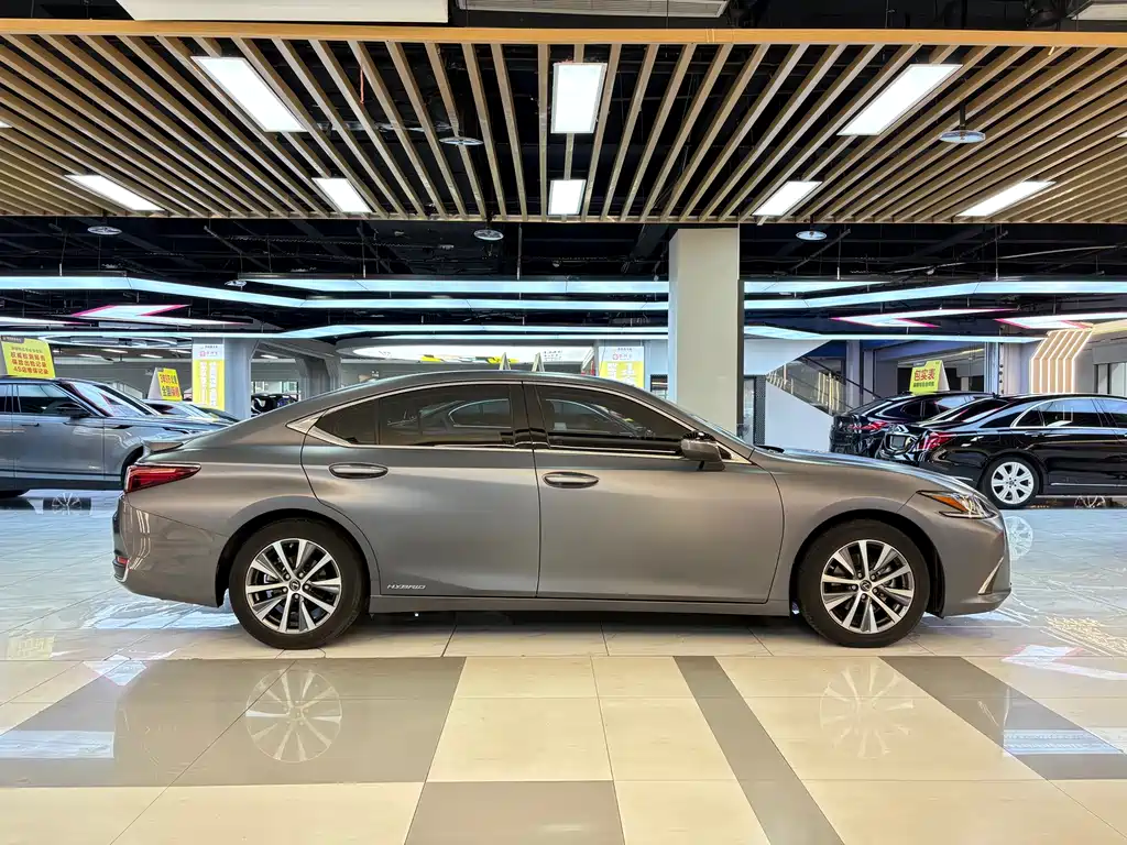 Lexus ES 2020 300h