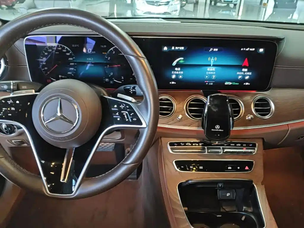 Mercedes-Benz E-Class — миниатюра 10
