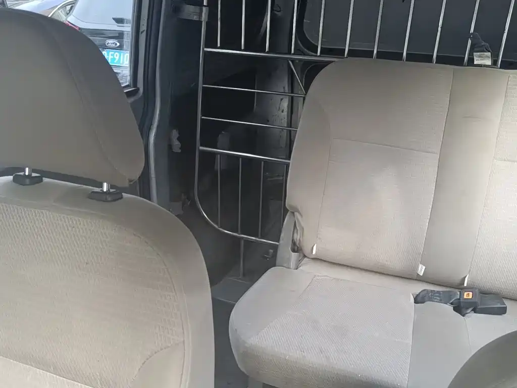 Wuling Rongguang V — миниатюра 7
