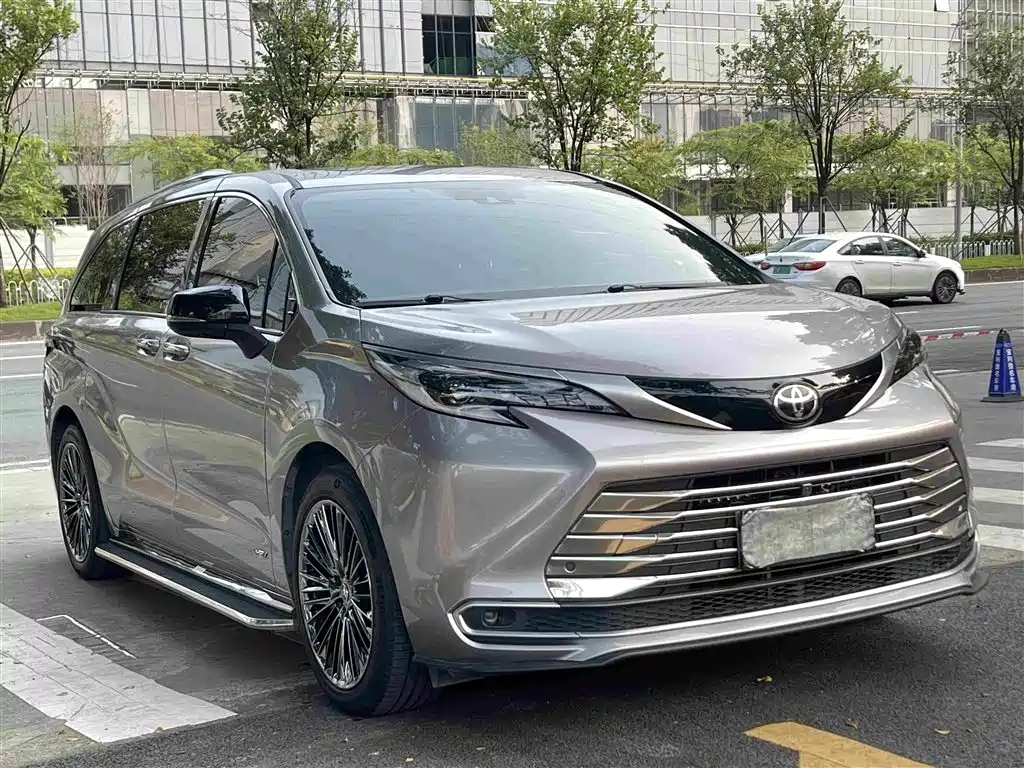 Toyota Sienna — миниатюра 3
