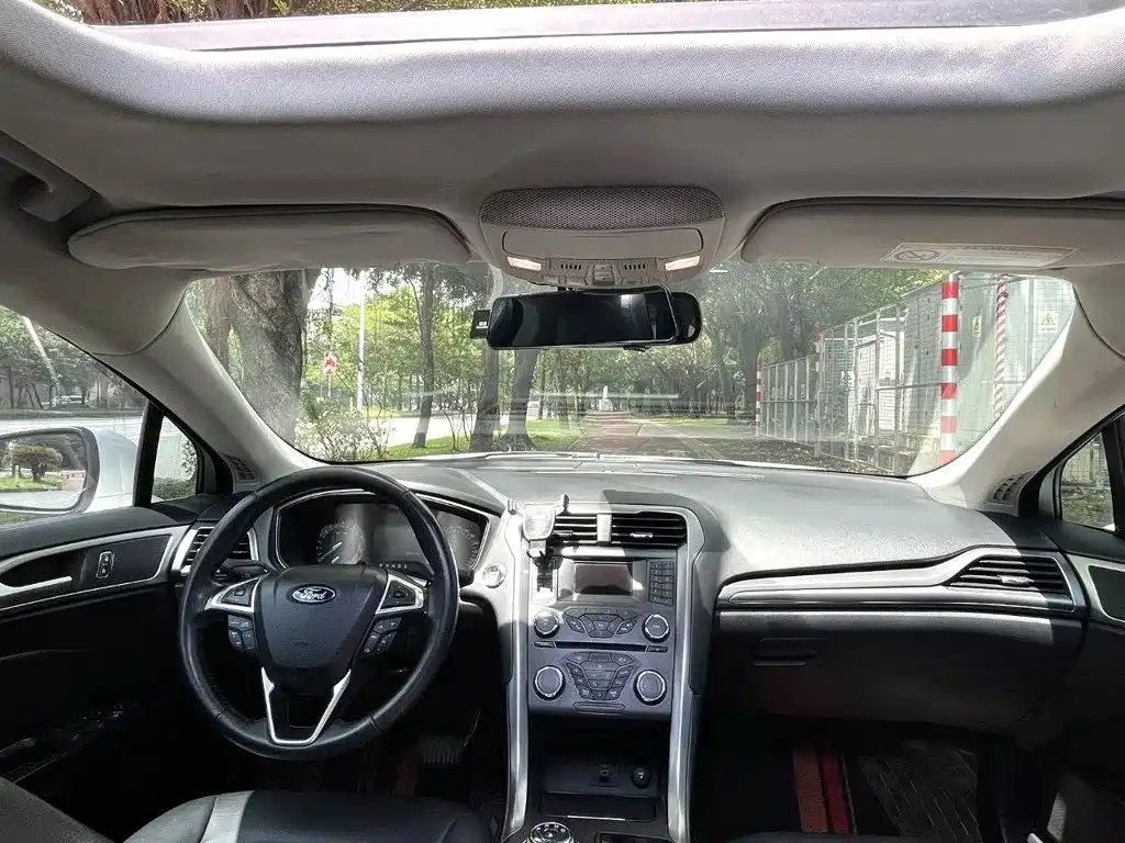 Ford Mondeo — миниатюра 6