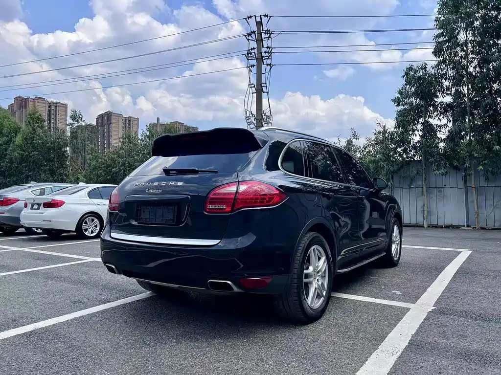 Porsche Cayenne — миниатюра 4