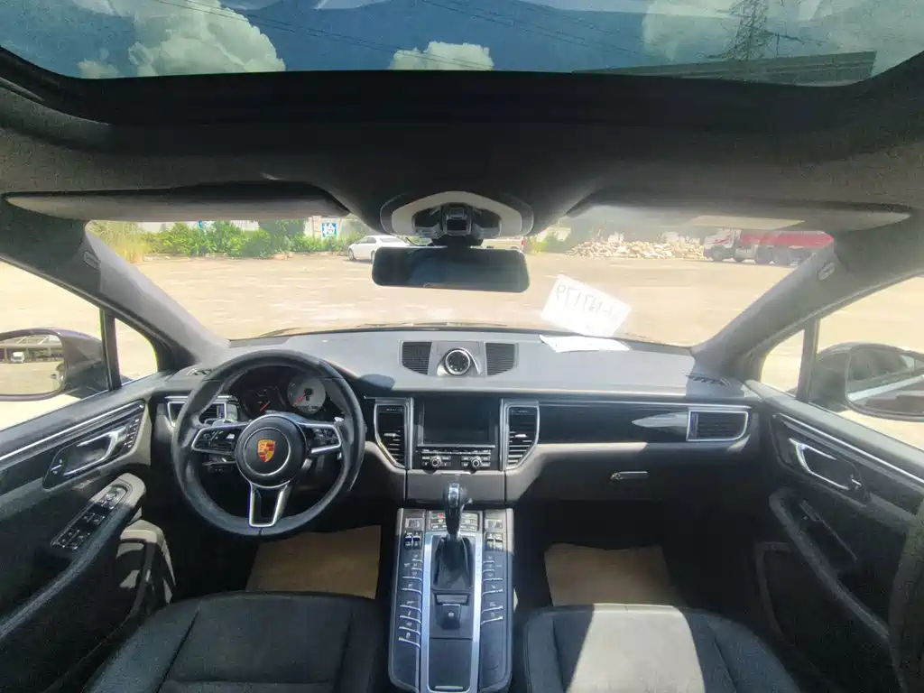 Porsche Macan — миниатюра 12