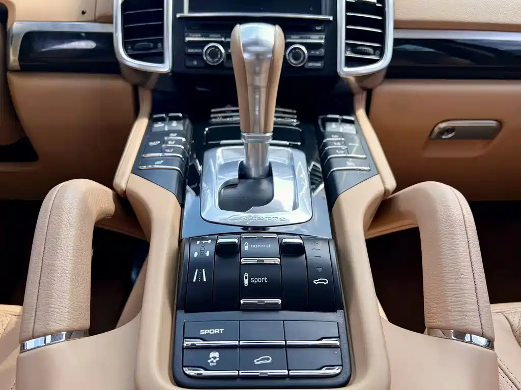 Porsche Cayenne — миниатюра 14