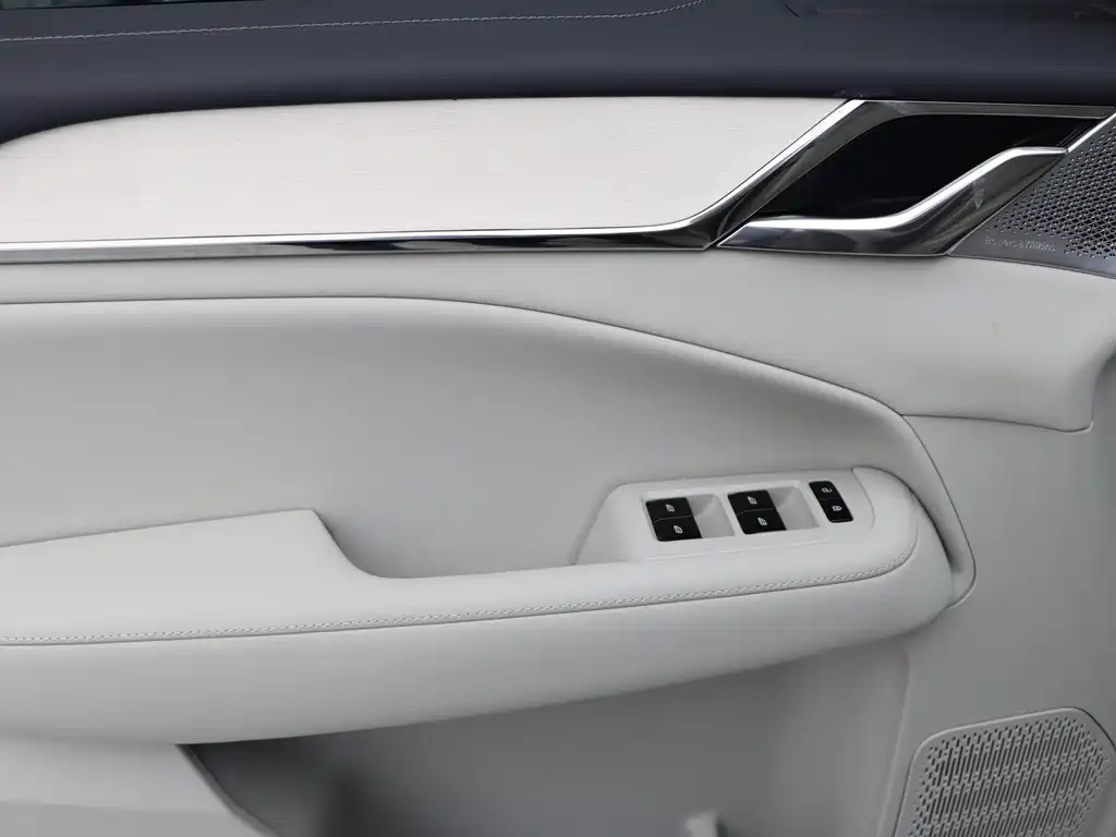 Volvo EM90 — миниатюра 7