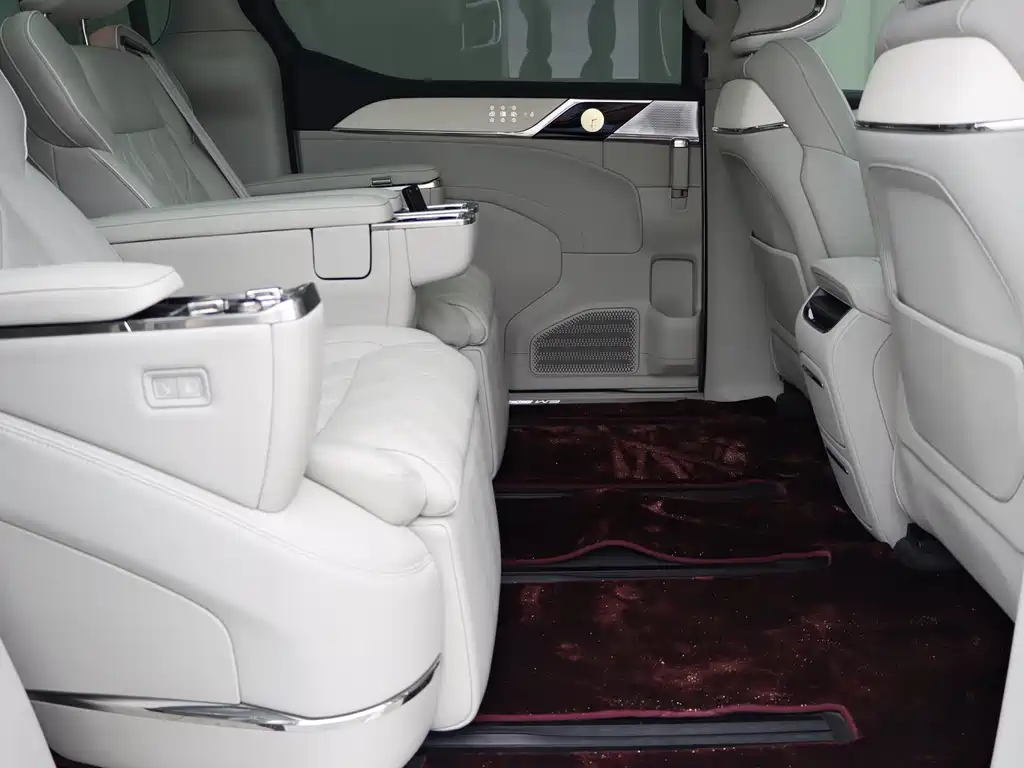 Volvo EM90 — миниатюра 12