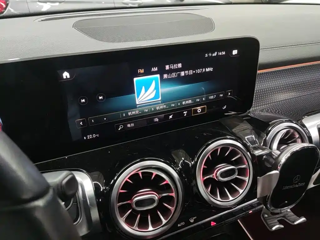 Mercedes-Benz GLB — миниатюра 13