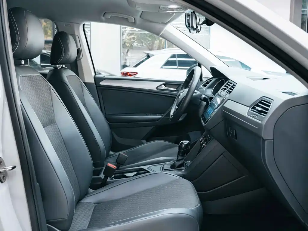 Volkswagen Tiguan L — миниатюра 10