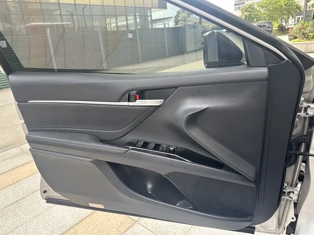 Toyota Camry 2023 2.0G Luxury