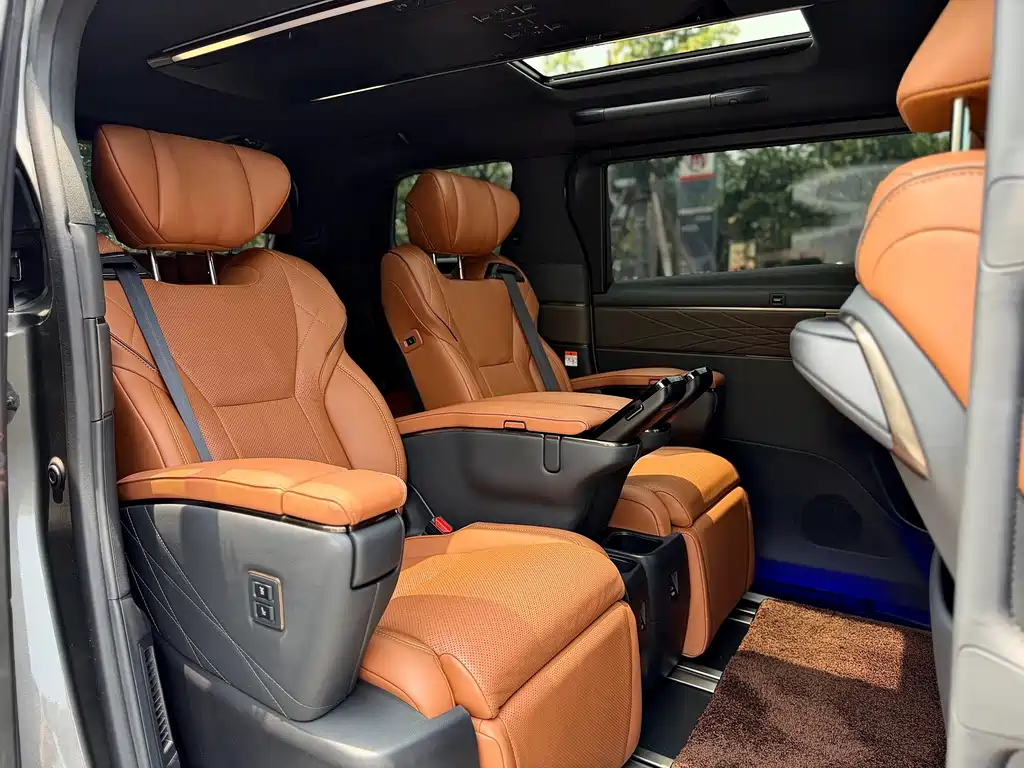 Toyota Vellfire — миниатюра 22