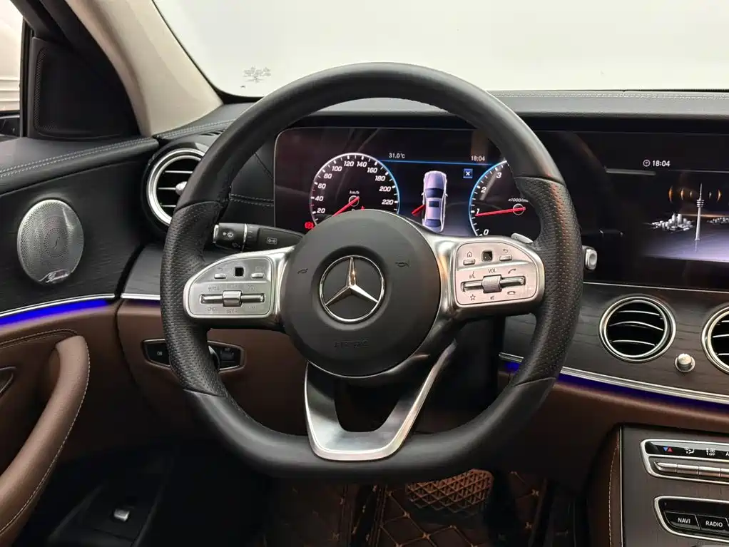 Mercedes-Benz E-Class — миниатюра 12