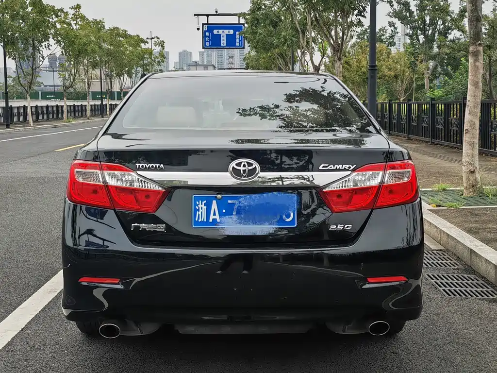 Toyota Camry — миниатюра 7