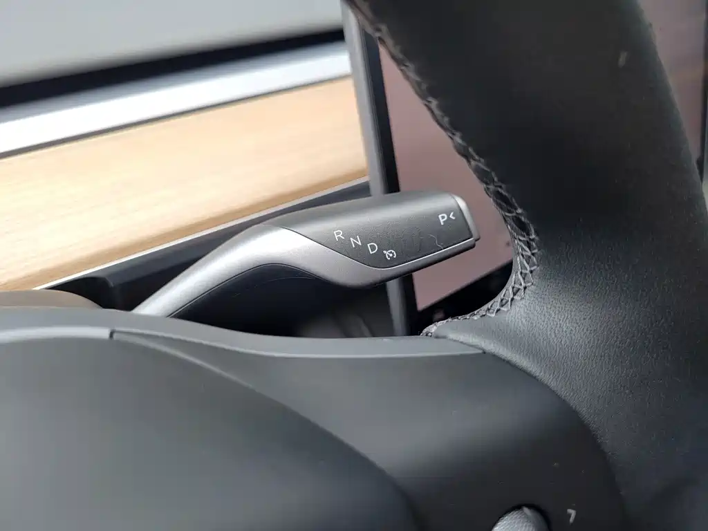Tesla Model Y — миниатюра 22