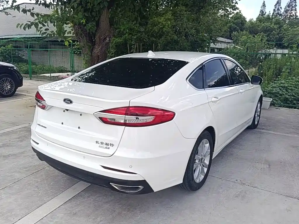 Ford Mondeo — миниатюра 7