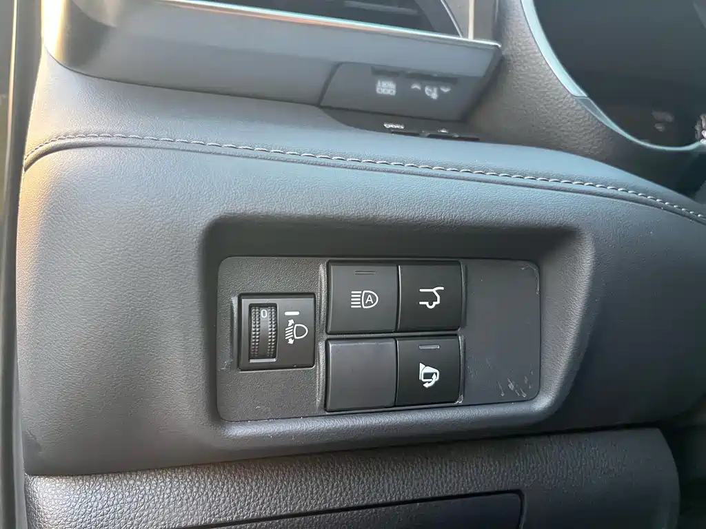 Toyota Crown Kluger — миниатюра 24