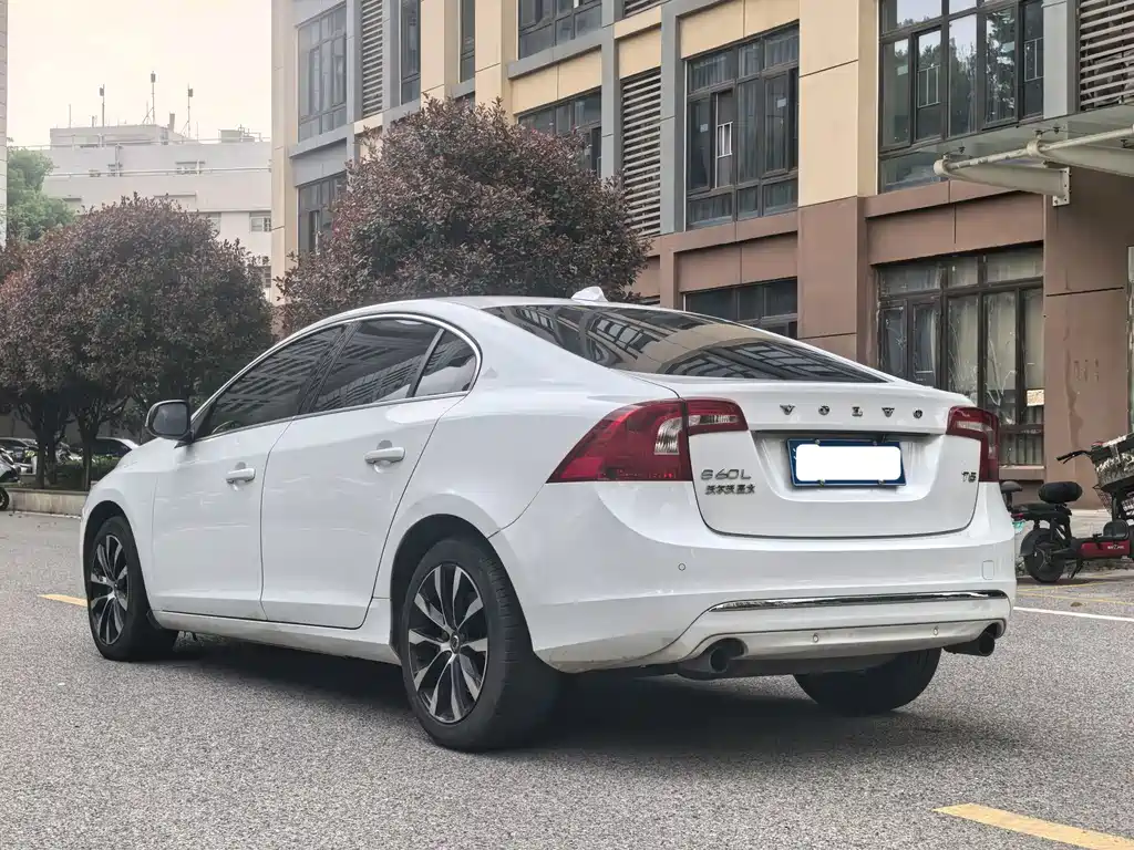 Volvo S60 — миниатюра 6