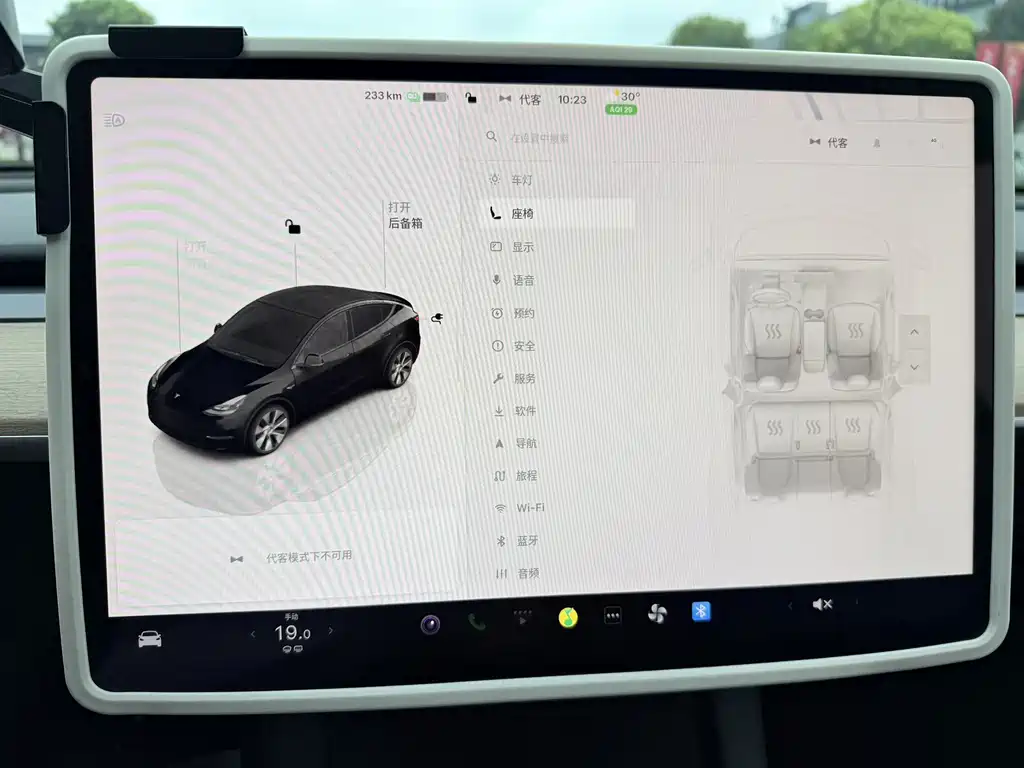 Tesla Model Y — миниатюра 10