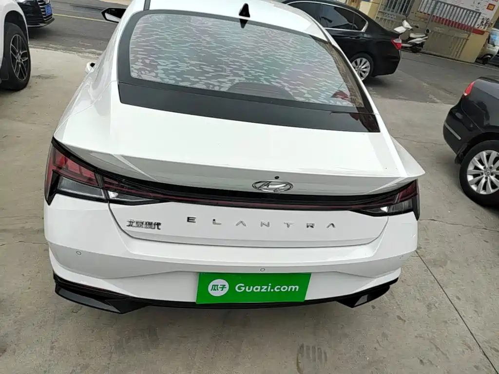 Hyundai Elantra — миниатюра 6