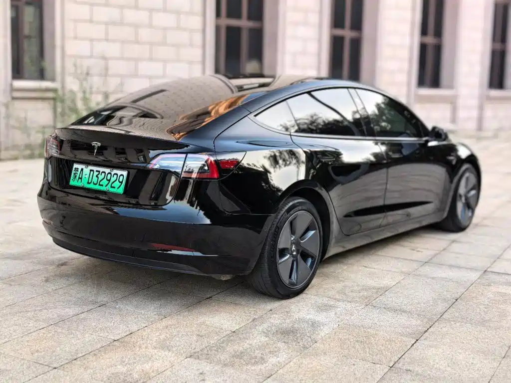 Tesla Model 3 — миниатюра 10