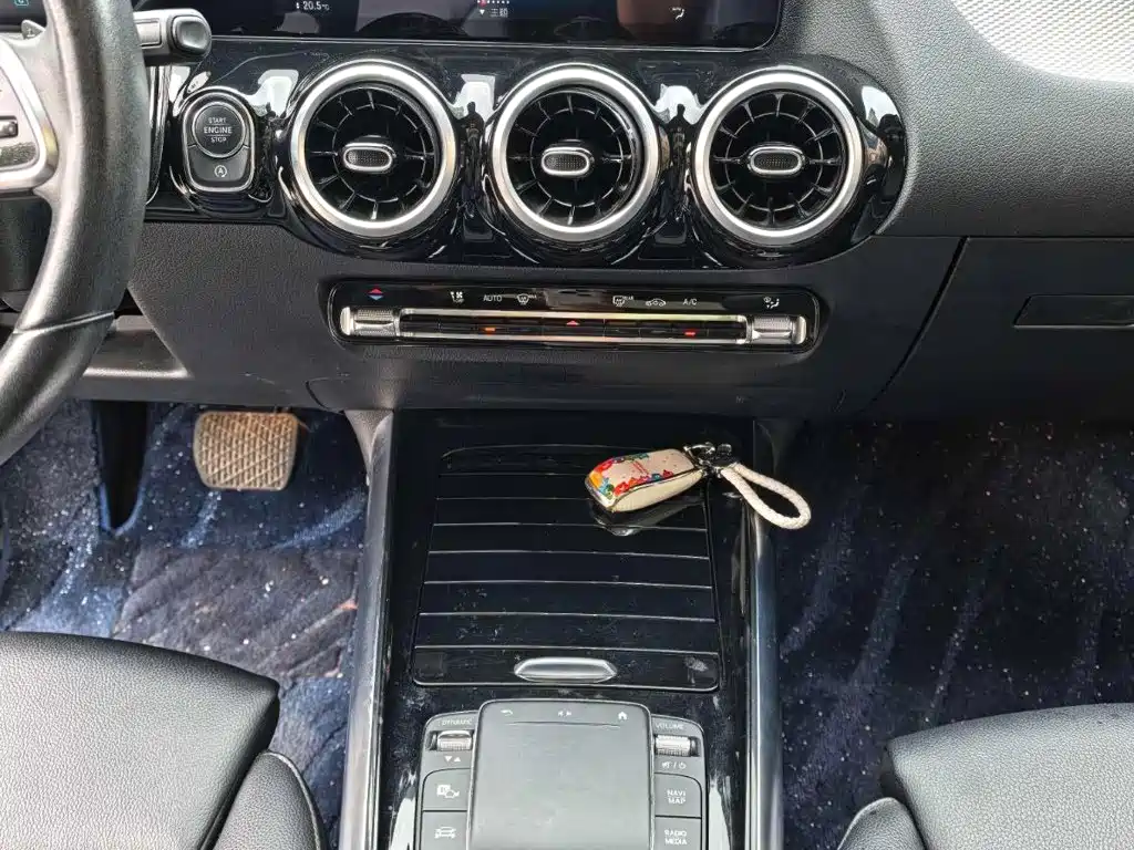 Mercedes-Benz GLA — миниатюра 11