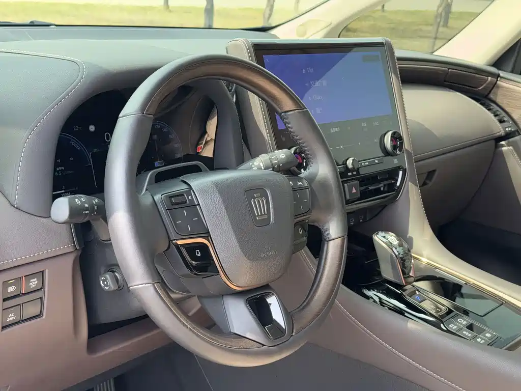 Toyota Vellfire — миниатюра 8
